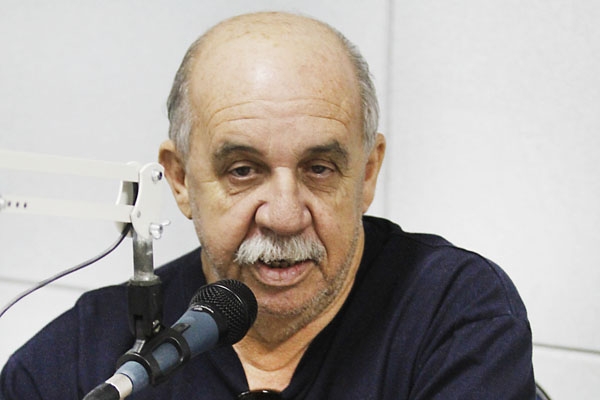 Na próxima quarta-feira, Paulo Roberto Verzola, querido colega de muitos anos na comunicação, estará mudando de idade. Ele nasceu no dia do aniversário de São Paulo, daí seu nome, Paulo Roberto. Durante muitos anos atuamos juntos aqui na Rádio Difusora. M